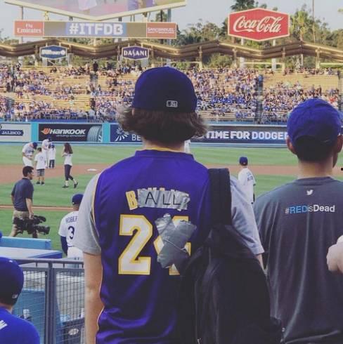 吃瓜球迷的表现,激情赛事背后的热议焦点