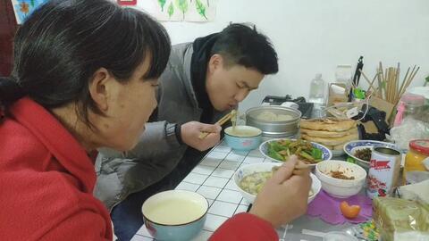 小孩回老家吃瓜,回老家吃瓜的欢乐时光