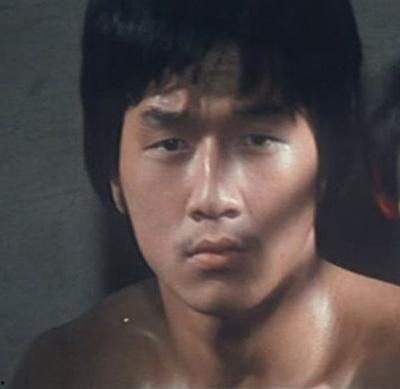 吃瓜大眼睛男星