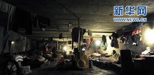 桥洞吃瓜直播,揭秘网络红人的幕后生活 第2张 桥洞吃瓜直播,揭秘网络红人的幕后生活 第2张