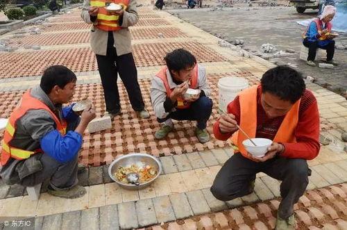 在工地吃瓜喝水,吃瓜喝水，清凉一夏  第2张